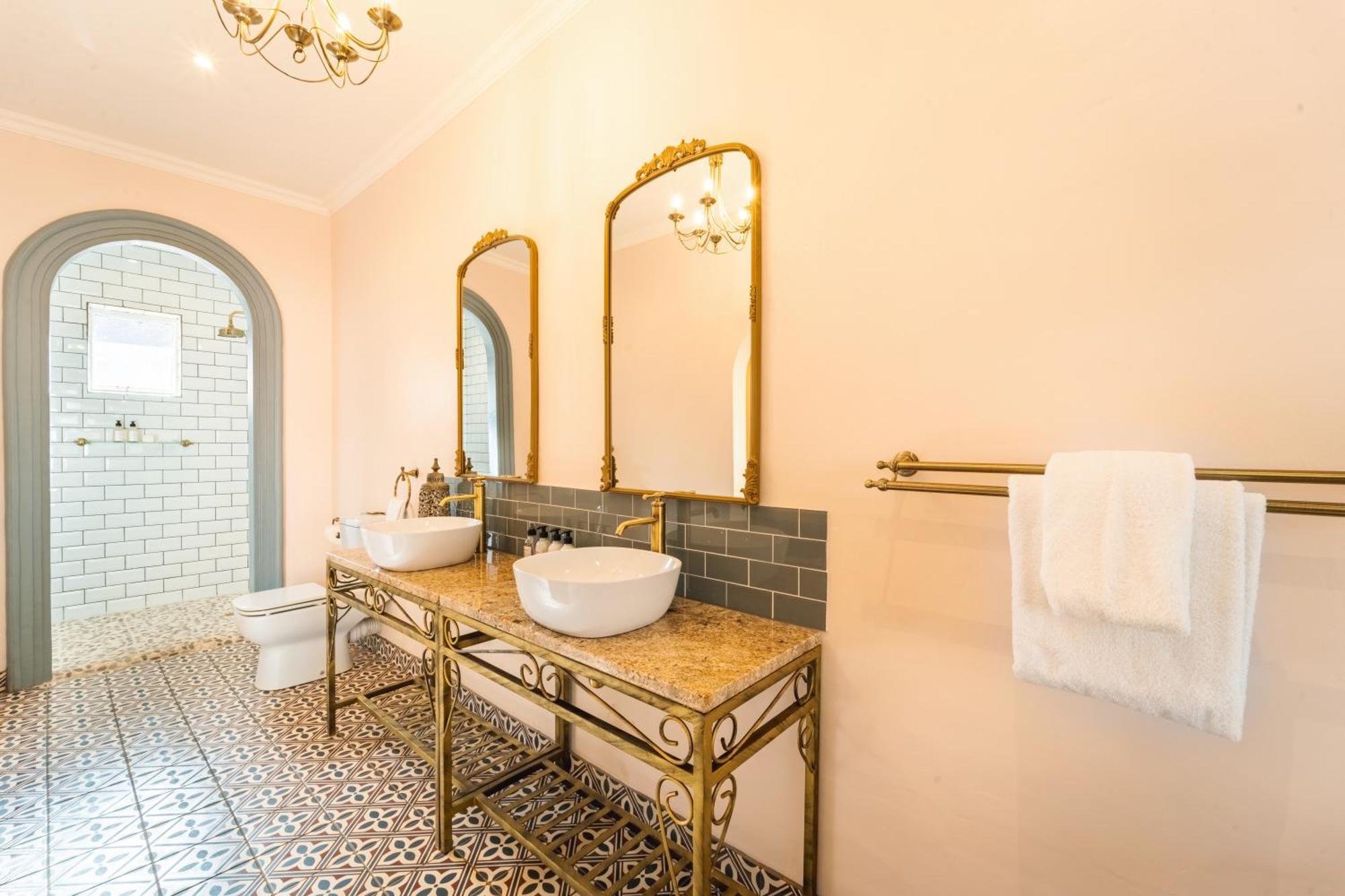 The Victorian Manor Bed and Breakfast Victoria Falls Exteriör bild
