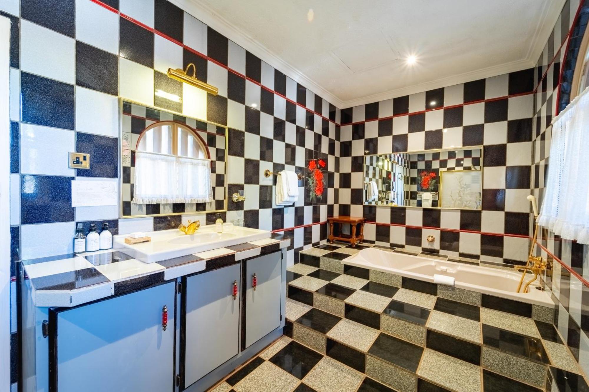 The Victorian Manor Bed and Breakfast Victoria Falls Exteriör bild