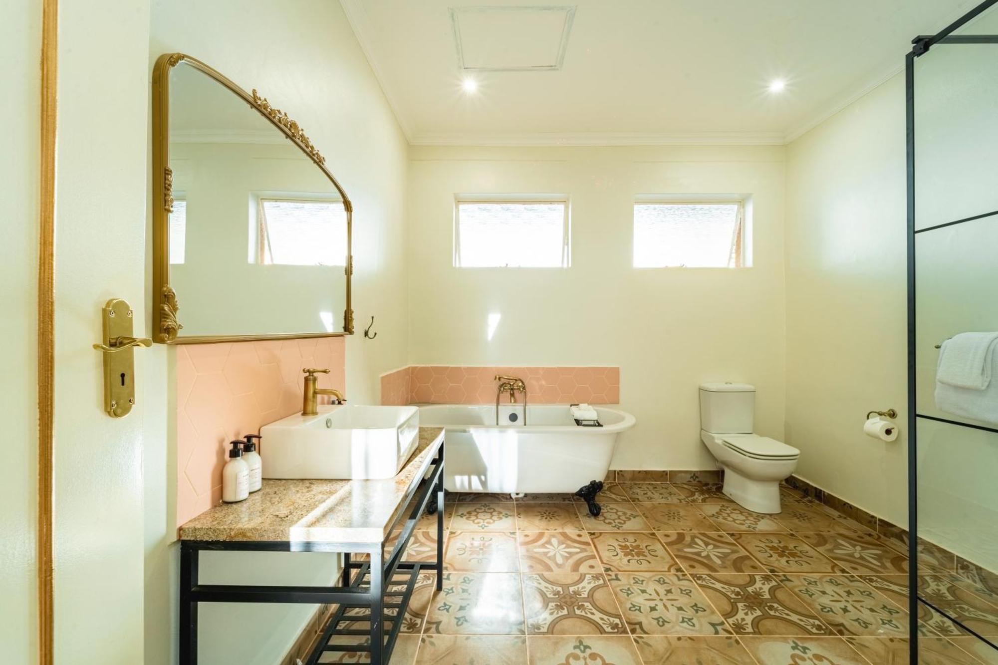 The Victorian Manor Bed and Breakfast Victoria Falls Exteriör bild